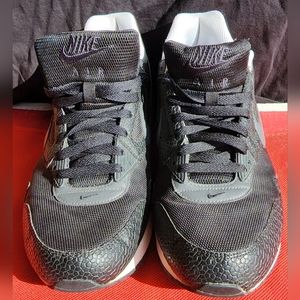 NIKE AIR MAX, SIZE 12, COLOR  BLAC/ GREY-WHITE